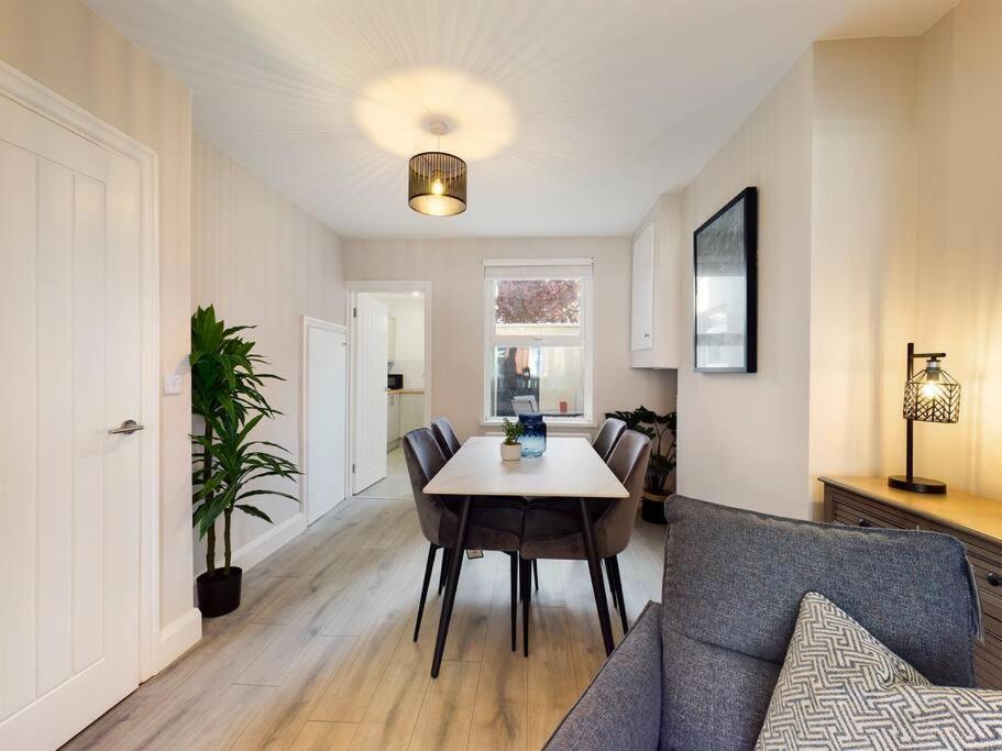 It'S Broadway Baby! Great House Close To City Centre Belfast Esterno foto